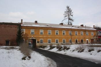 Kavalír 6: pohled od jihu (od dělostřeleckých kasáren) ( © Ivan Grisa 02/2010)