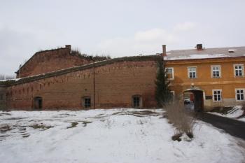 Jižní stěna kavalíru 6 od dělostřeleckých kasáren ( © Ivan Grisa 02/2010)