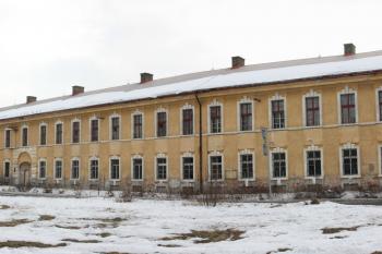 Dělostřelecká kasárna: pohled od severu ( © Ivan Grisa 02/2010)