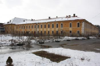 Dělostřelecká kasárna: východní průčelí ( © Ivan Grisa 02/2010)
