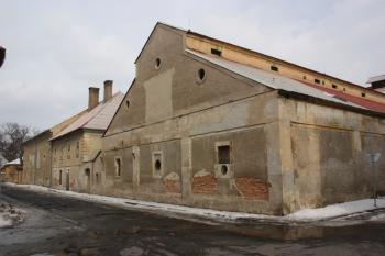 Jihozápadní nároží: pohled k severu ( © Ivan Grisa 02/2010)