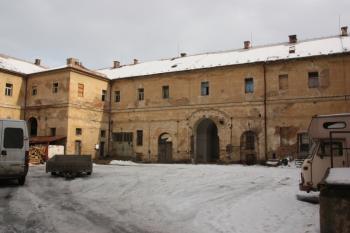 Východní křídlo: pohled ze dvora ( © Ivan Grisa 02/2010)