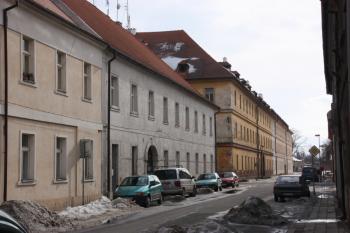 Západní průčelí od severu ( © Ivan Grisa 02/2010)