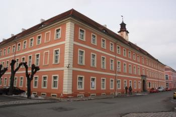 Hlavní (východní) průčelí od jihu ( © Ivan Grisa 02/2010)