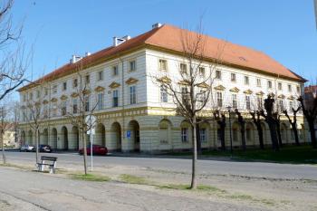 Bývalá budova posádkového velitelství. ( © František Kinař 05/2017)