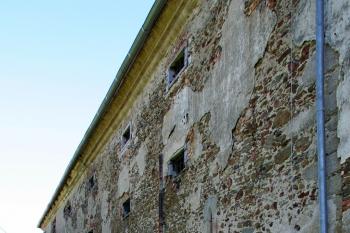 Část zámku, která byla tvrzí (© Petr Nožička 09/2013)