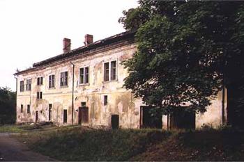 Zámecká budova (© 2001 Jirka Čížek)