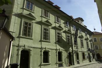 průčelí do Dražického náměstí ( © Milan Caha 08/2007)