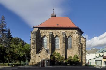 Kostel sv. Barbory od jihozápadu. ( © Radovan Smokoň 09/2015)