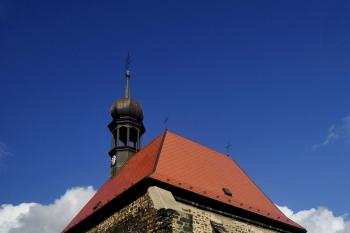 Kostel sv. Barbory od západu. ( © Radovan Smokoň 09/2015)