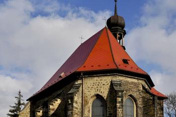 Kostel sv. Barbory od jihu. ( © Radovan Smokoň 03/2010)