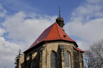 Kostel sv. Barbory od jihu. ( © Radovan Smokoň 03/2010)