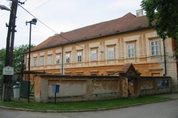 jz.křídlo zámku (© D Dohňanský, 06/2014)