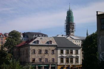 Kostel z údolí Harcovského potoka ( © Ivan Grisa 09/2004)