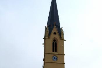 vstupní průčelí ( © Milan Caha 03/2010)