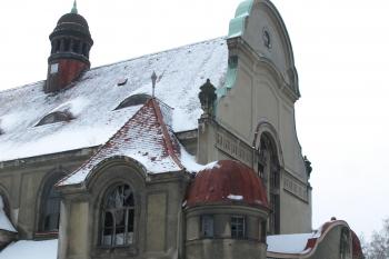 vstupní průčelí kostela ( © Milan Caha 03/2010)
