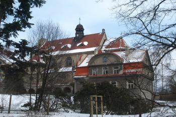 kostel sv. Máří Magdaleny s budovou bývalého kláštera ( © Milan Caha 03/2010)