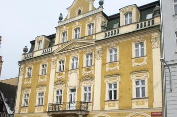 uliční průčelí ( © Milan Caha 03/2010)