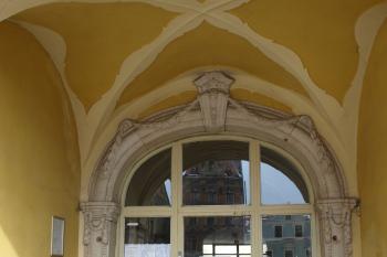 vstupní portál ( © Milan Caha 03/2010)