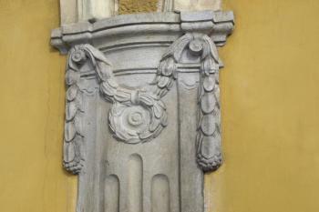 detail výzdoby fasády ( © Milan Caha 03/2010)