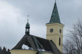 kostel od severovýchodu ( © Milan Caha 03/2010)