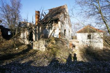 Budova původní tvrze s renesančním štítem od jihovýchodu ( © Filip Matoušek 01/2008)