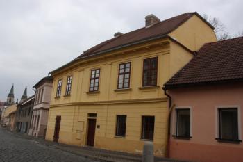 Empírový dům na nároží Havlíčkovy  a Třebízského ulice ( © Ivan Grisa 03/2010)