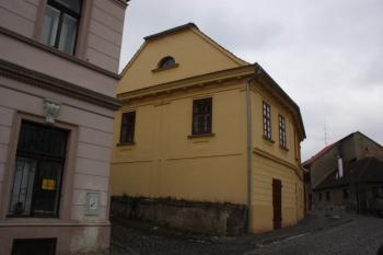 Empirový dům na nároží Havlíčkovy a Třebízského ulice ( © Ivan Grisa 03/2010)