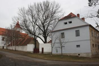 Kostel a bývalá fara ( © Ivan Grisa 03/2010)
