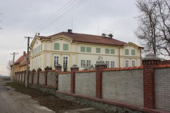 Zámeček od východu ( © Ivan Grisa 03/2010)