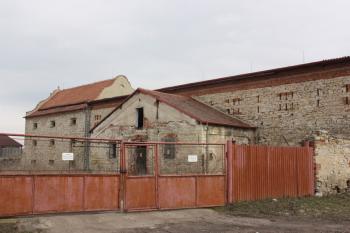 Západní část dvora ( © Ivan Grisa 03/2010)