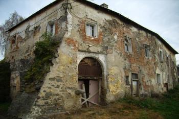 zkosené nároží budovy (© Petr Pospíšil, 10/2014)