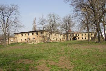 Zámecký areál při pohledu od jihu ze zámeckého parku (© Jan Šebek, 03/2008)
