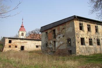 Zámecký dvůr od jihozápadu (© Jan Šebek, 03/2008)