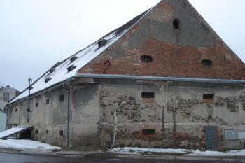 pohled od silnice (© Jaromír Schoffer, 03/2010)
