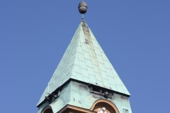 Horní část věže od jihu ( © Ivan Grisa 03/2010)