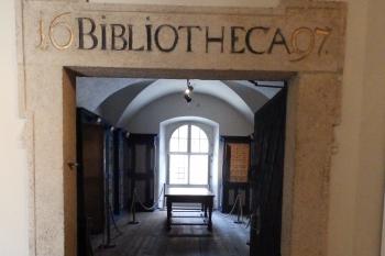 Vstup do knihovny v I. patře (© Johannes Cladis, 06/2015)