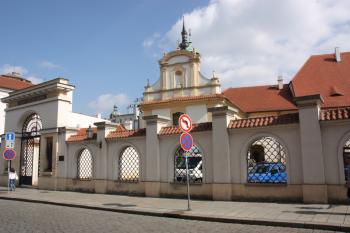 Ohradní zeď kláštera ( © Ivan Grisa 03/2010)