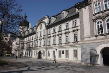 Jižní průčelí kláštera od východu ( © Ivan Grisa 03/2010)
