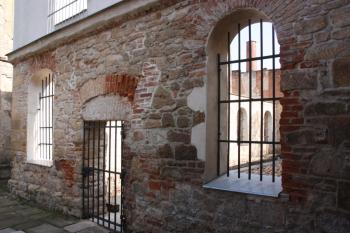 Výpomocná synagoga: západní průčelí ( © Ivan Grisa 03/2010)
