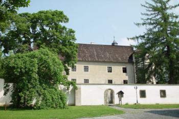 Benešov - horní hrad (2003 ©Aleš Ryvola)