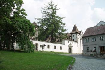 Benešov-pohled na horní hrad (2003 ©Aleš Ryvola)