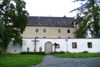 Benešov nad Ploučnocí - horní zámek (© Pavel Jarý, 19.7.2008)