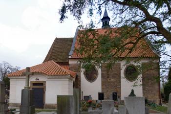 kostel od severu ( © Pavel Zany Komárek 8. 11. 2009)