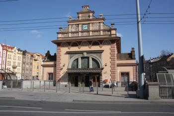 Novější budova od západu ( © Ivan Grisa 03/2010)