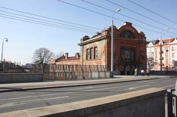 Starší budova od jihovýchodu ( © Ivan Grisa 03/2010)