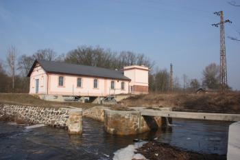 Elektrárna z pravého břehu odpadního kanálu ( © Ivan Grisa 03/2010)