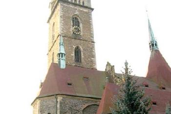 Kostel sv. Petra a Pavla ( © Pavel Vítek 12/2006)