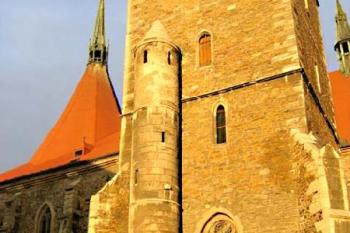 Kostel sv. Petra a Pavla ( © Pavel Vítek 12/2006)