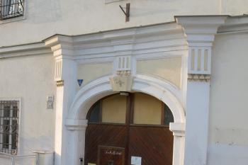 vstup na jihovýchodním nároží ( © Milan Caha 03/2010)